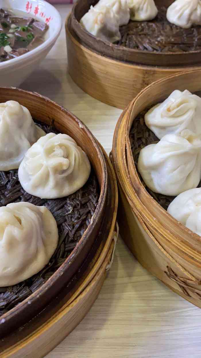 打分 真的新丰小吃的小笼汤包特别好吃,每隔一阵子就馋了