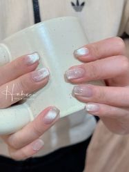-花岐款式专研健康美甲沙龙