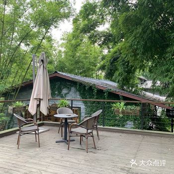按照大众点评的导航很容易找到