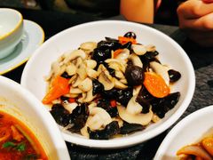 蘑菇炒木耳-金锅小厨(乐活街店)