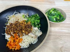 -两勺子一碗口水鸡拌面