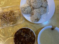 -陈寔包子王·卤煮小肠·京味小吃(龙潭店)