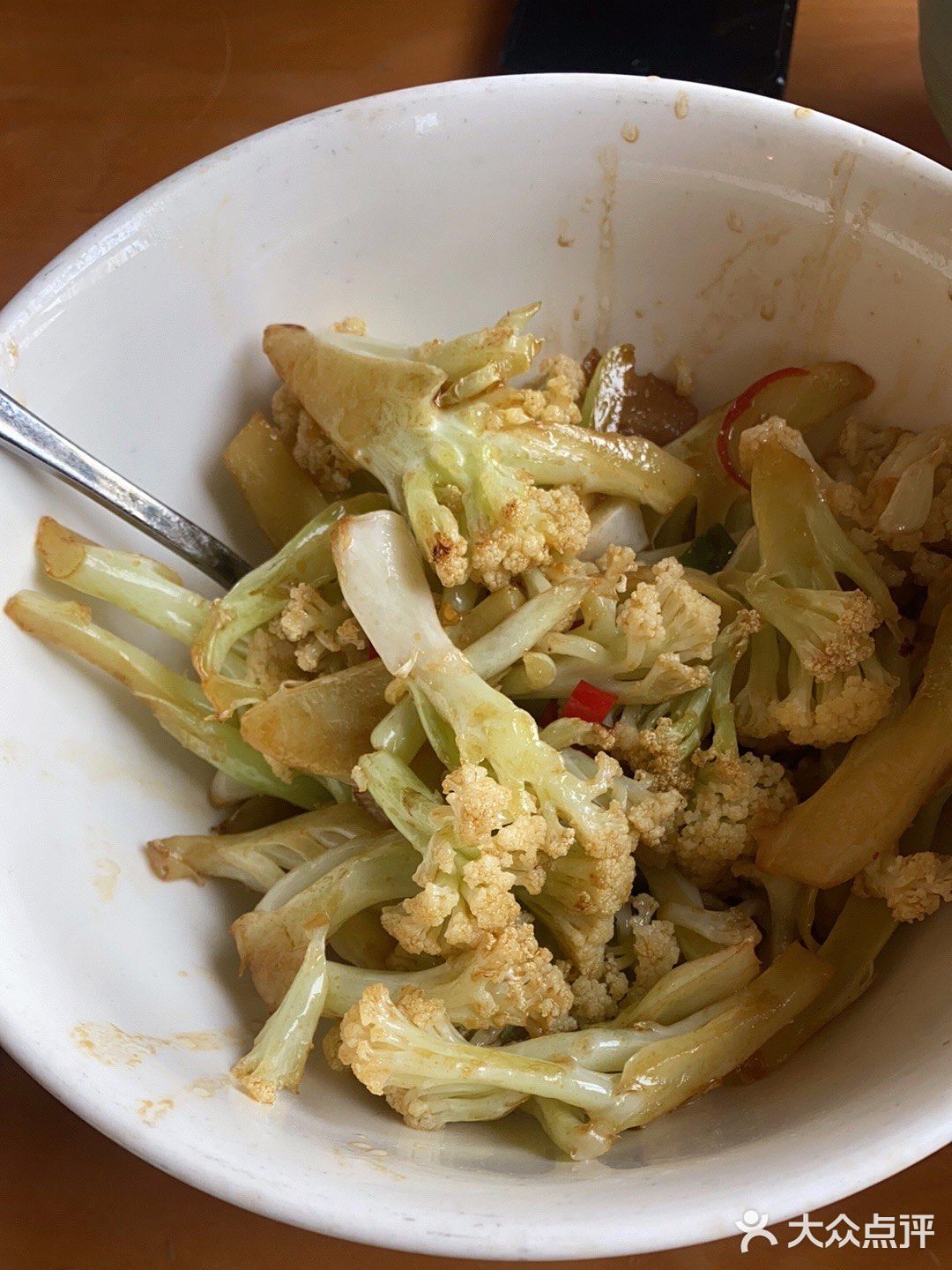 这家餐厅环境很好，非常干净整洁，食物不仅外形美观