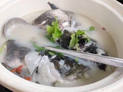 千岛湖浓汤鱼头-万景饭店·鱼街农家菜