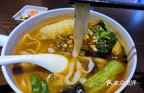 Crackling Fried Sauce Small Pot Handmade Noodles