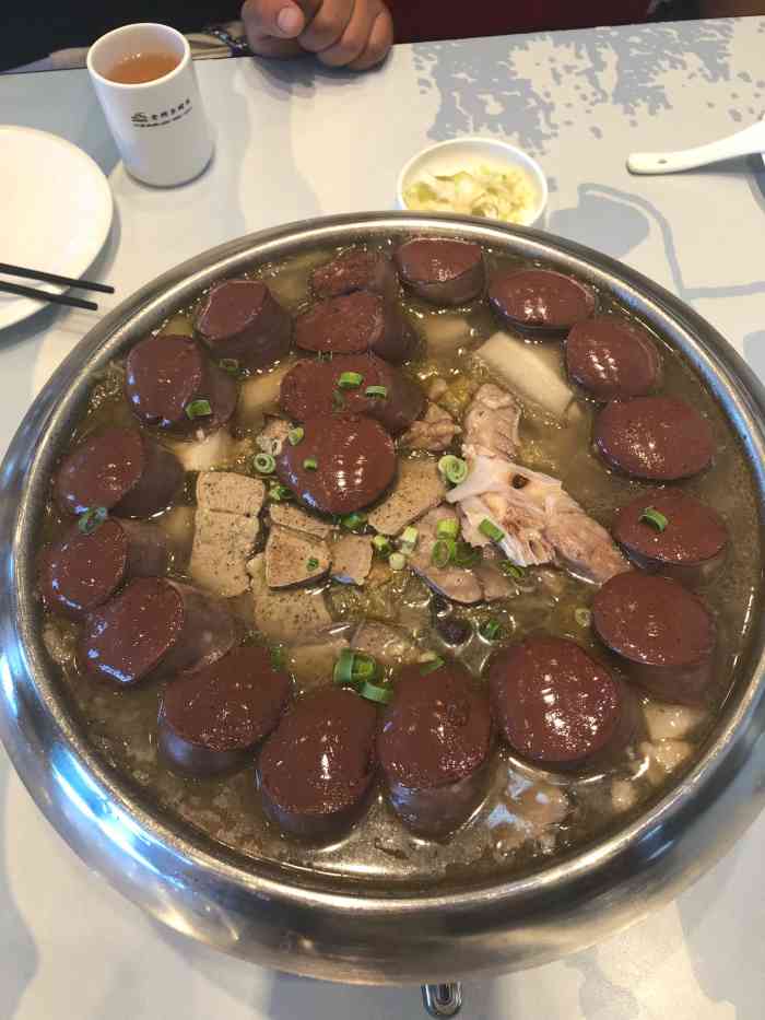 泰来县老韩杀猪菜(泰来店)-"同行的同事带我们去吃的一家东北菜,老早