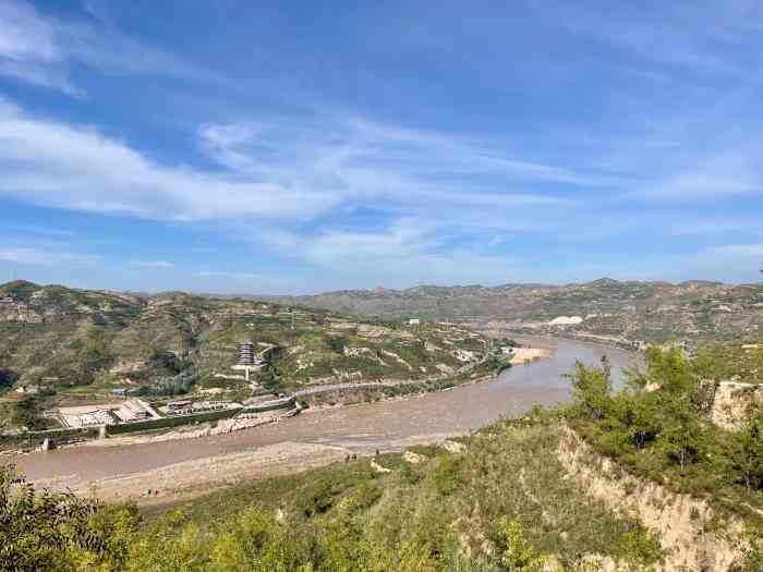 黄河二碛-"吴堡县整个不大,到这个景点就是沿着黄河边.