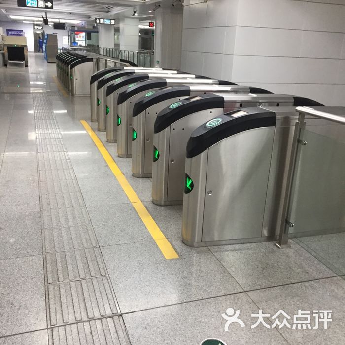 港湾广场地铁站