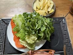 -三锅莊·牦牛肉火锅·香格里拉特色藏餐宴请餐厅(菱角塘路店)