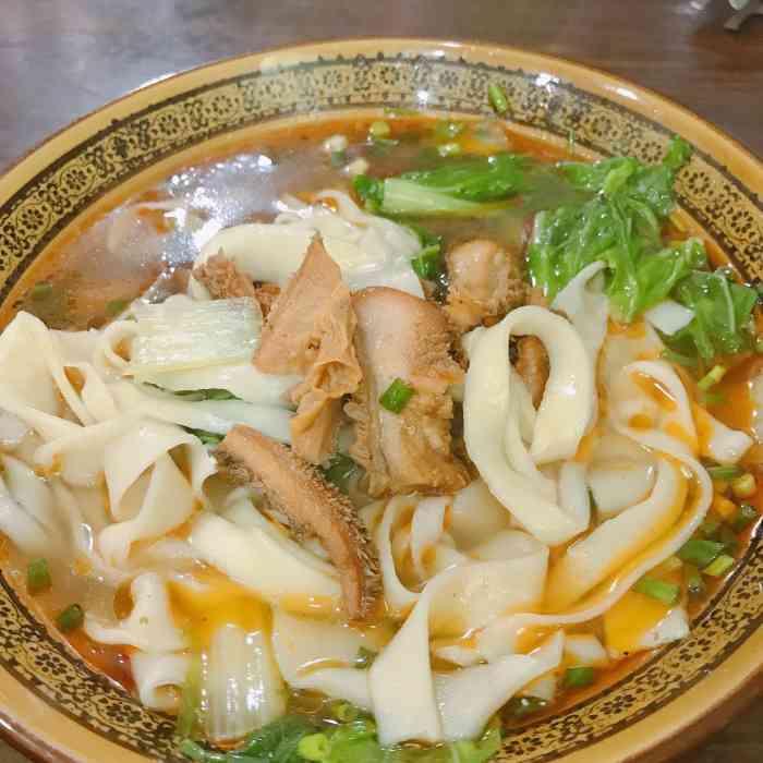 皖北板面(闲林店)-"传统夫妻店,中午过来店里基本坐满,有盖浇.