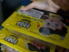 -周黑鸭(郑州中原区华山路中原万达沃尔玛店)