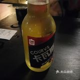 店家在湖滨银泰D区4楼， 生意很红火，周末傍晚四点多