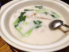 泉水鱼头-泉畔人家·老济南经典鲁菜(大明湖店)