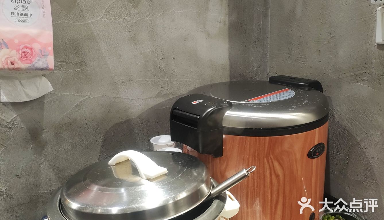 居民楼下的老味道—银港食堂