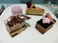 -亚洲国际大酒店·云顶阁旋转自助餐厅