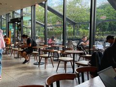 靠窗位-星巴克(深圳欢乐颂店)