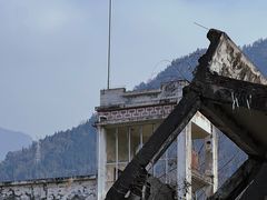 -四川汶川特大地震漩口中学遗址