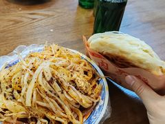 -牡丹广场薛栓子擀面皮大王