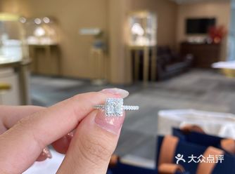 订婚钻戒T家围镶公主就要戴公主方钻戒