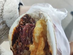特色腊牛肉夹馍-老马家马蓉蛋菜夹馍·腊牛肉夹馍(回民街店)