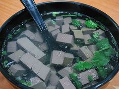 -莱莱小笼·乔艾