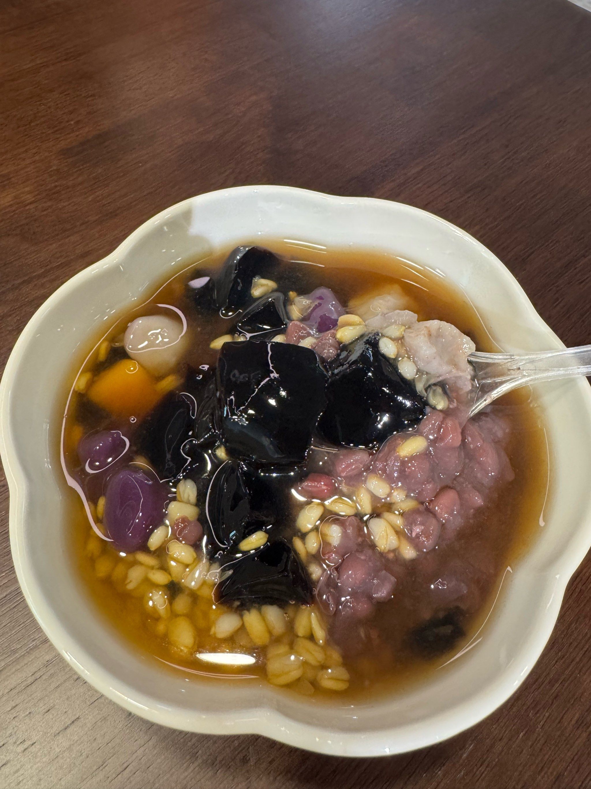 蜂蜜烧仙草很棒,仙草多,小料多,口感好