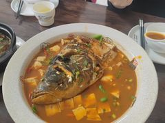 红烧鱼头-菜根香土菜馆