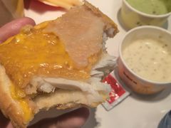 -麦当劳(上海虹桥站30B检票口楼上)