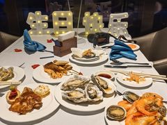 -广州万富希尔顿酒店·感趣自助餐厅·金秋蟹宴生蚝海鲜刺身烧烤
