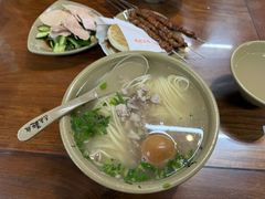 -亮亮面馆(经六路店)