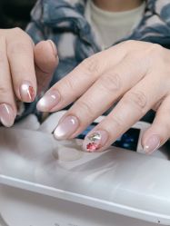 -花岐款式专研健康美甲沙龙