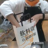进去围观下其他人买什么，择优后终于选择了一个面包圈