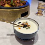 招牌新疆大盘鸡大盘鸡很大份，两个人吃都吃不完