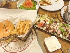 -BOURBON 玻本美式餐厅酒吧(虹桥新天地店)
