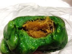 艾叶咸蛋黄肉松青团-王家沙点心店(南京西路总店)