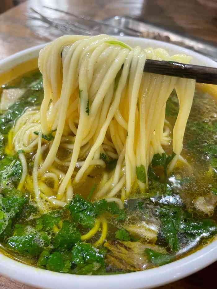 杨记望清牛肉拉面中原路店-"中原路上的一家老店,有几次路过了买过