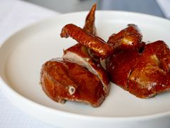玻璃皮润烧乳鸽-北京厨房(西安SKP店)