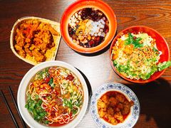 -爆炸头阿姨小四川正宗川味小吃(无任何分店)