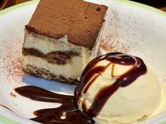 提拉米苏与冰淇淋-萨莉亚意式餐厅(杭州西溪龙湖天街店)