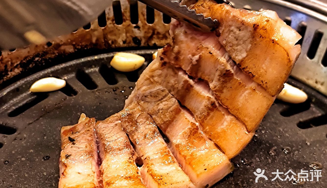 每一道烤肉都很精致，YA BENJIA概念店很有品哦[惊叹]