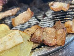 -围炉肉舍•炭烤活鳗•丹东海鲜烤肉(步行街店)