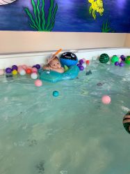 -欢乐悠游婴儿游泳(金碧花园店)