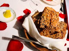 餐前面包配黄油-弗兰克牛排西餐厅Ribone steak house(柠檬花园店)