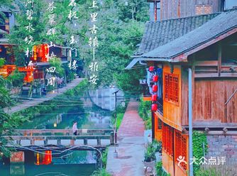 瑶河碧水绕村流，苍翠群山倚四周-上里古镇
