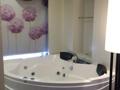 喜鹊愉家(东明路)-喜鹊愉家酒店(郑州曼哈顿博览中心地铁站店)