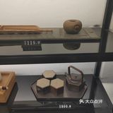 很爱蜜桃的味道。下面是蜜桃果肉加茶，上层是厚厚的芝士