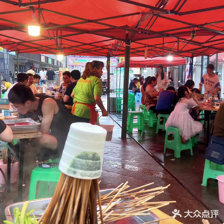 本来准备去秒杀结果时间没把握好没秒到，然后就来吃这家
