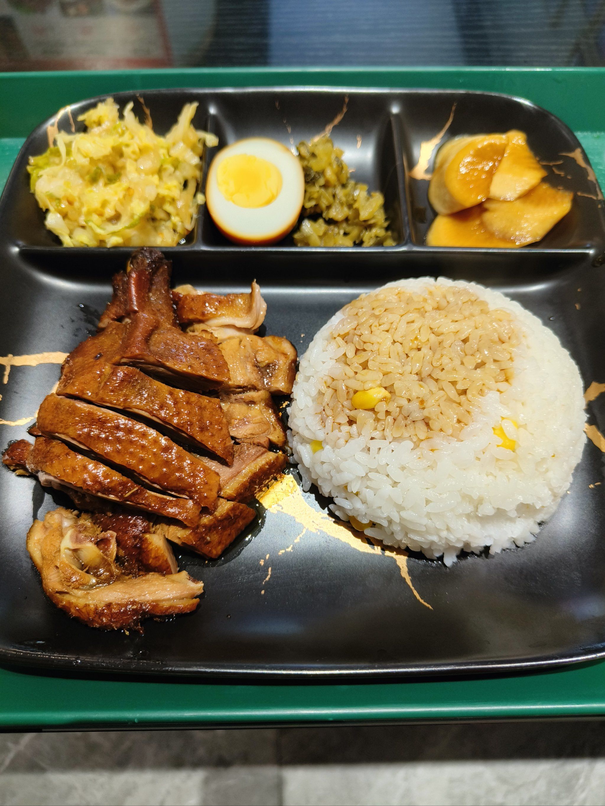 月半鸭的卤鹅饭味道很不错!