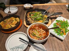 小锅米线-云海肴云南菜(浦江欢乐颂店)