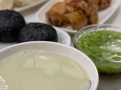 -李与白包子铺(桐梓林店)